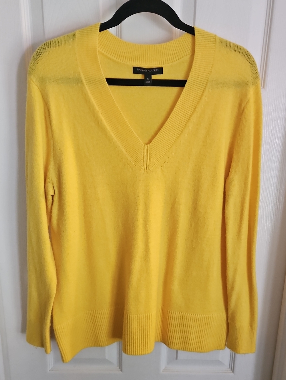 Banana Republic Bright Yellow V-Neck Knit Sweater Small Oversized